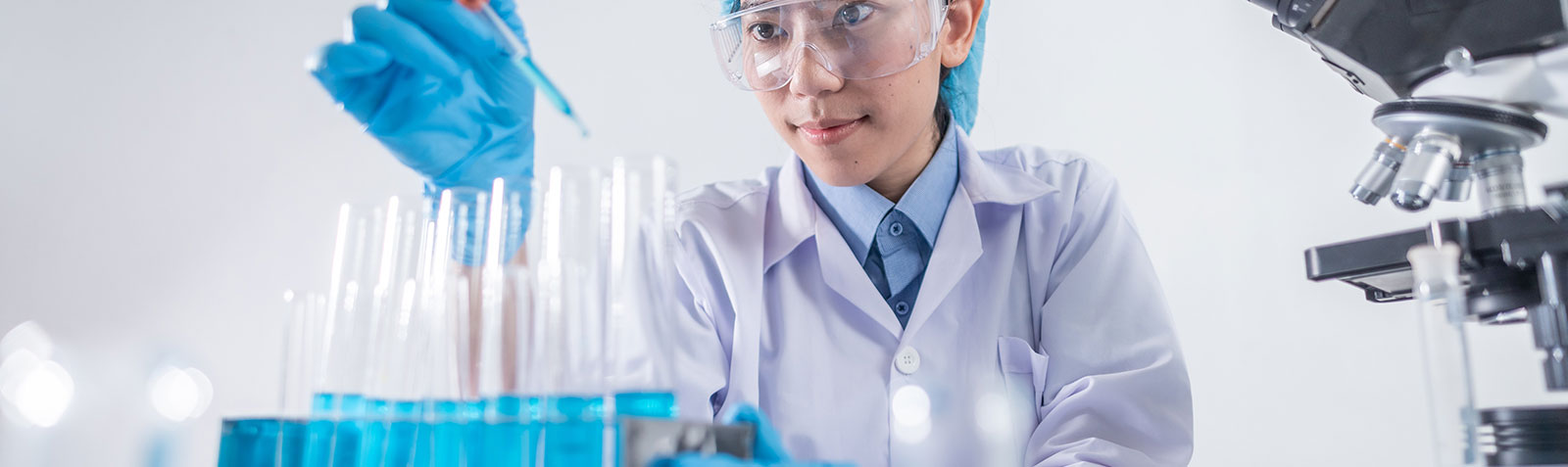   浙江化工可提供醫(yī)藥化工品路線研發(fā)、工藝路線優(yōu)化等專(zhuān)業(yè)技術(shù)支持服務(wù)，主要致力于技術(shù)壁壘高、難度大、附加值高的有機(jī)中間體和醫(yī)藥原料藥的工藝開(kāi)發(fā)、優(yōu)化及雜質(zhì)定性等研究。浙江化工具有一支經(jīng)驗(yàn)豐富的專(zhuān)家隊(duì)伍，致力于解決合成工藝方面的難題，為您提供技術(shù)支持。
<br>
我們長(zhǎng)期致力于為各大藥企、科研機(jī)構(gòu)提供有機(jī)化學(xué)定制合成服務(wù)。主要針對(duì)醫(yī)藥、化工等領(lǐng)域的有機(jī)合成產(chǎn)品，為這些機(jī)構(gòu)提供新分子化學(xué)合成服務(wù)，解決這些研究機(jī)構(gòu)在開(kāi)發(fā)新單體、新分子、新材料時(shí)所面臨的有機(jī)合成難題，加快研發(fā)進(jìn)度，節(jié)約研究經(jīng)費(fèi)，減少在化合物合成方面研究時(shí)間。